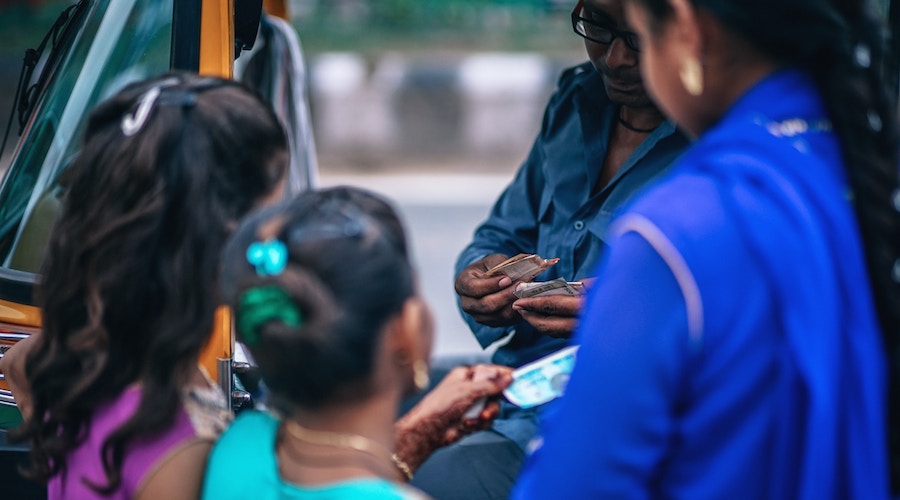 お金_成果_いただく２